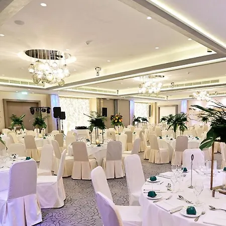 Crowne Plaza By Ihg Hotel 4*