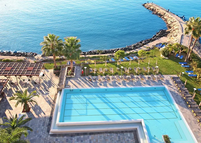 Crowne Plaza By Ihg Hotel 4*