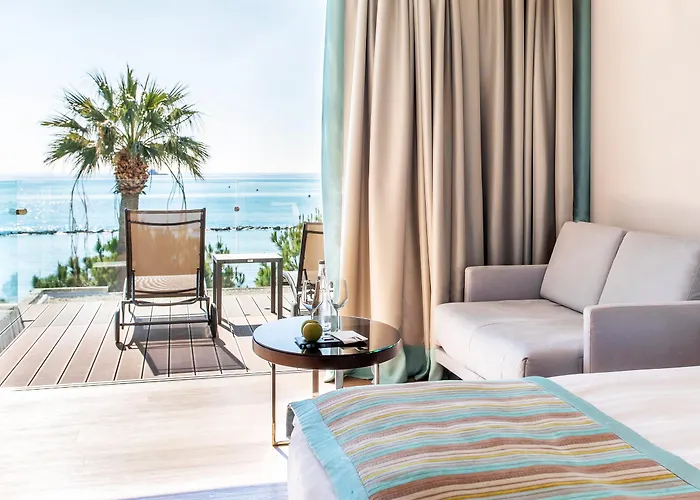 Crowne Plaza By Ihg 4*