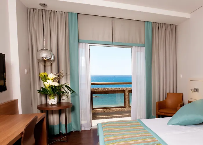 Crowne Plaza By Ihg Hotel 4*