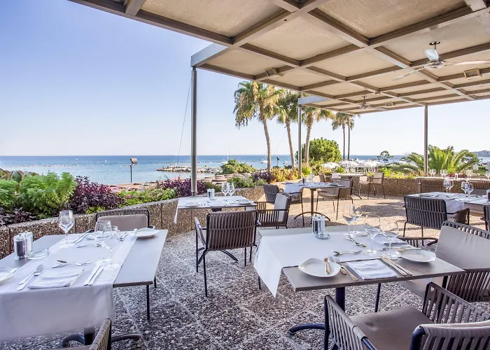 Crowne Plaza By Ihg Hotel