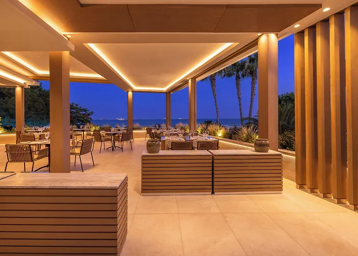 Crowne Plaza By Ihg Hotel 4*