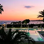 Crowne Plaza By Ihg Hotel 4*