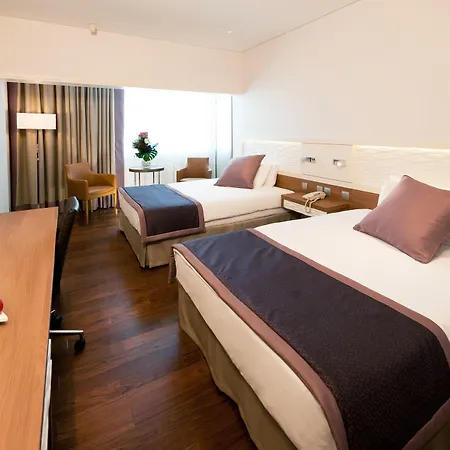 Crowne Plaza By Ihg מלון