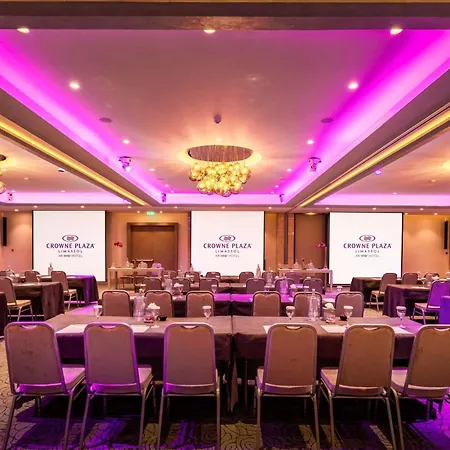 Crowne Plaza By Ihg Отель