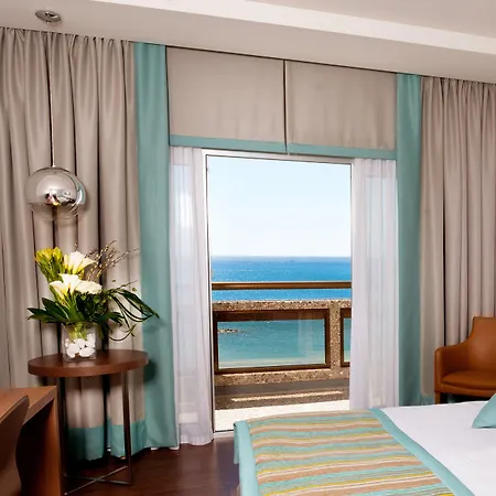 Crowne Plaza By Ihg Hotel 4*