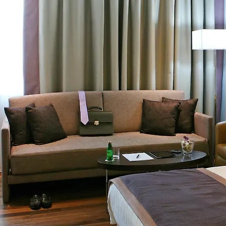 Crowne Plaza By Ihg