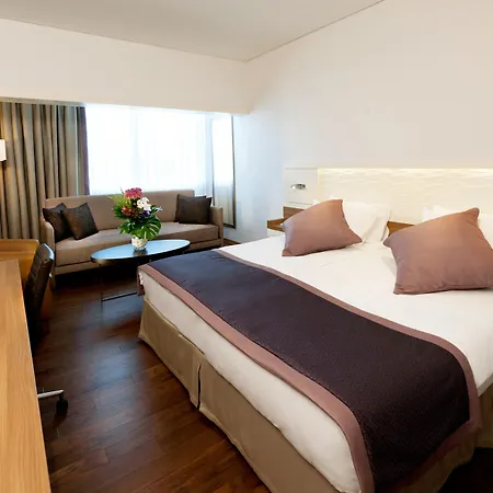 Crowne Plaza By Ihg Hotel