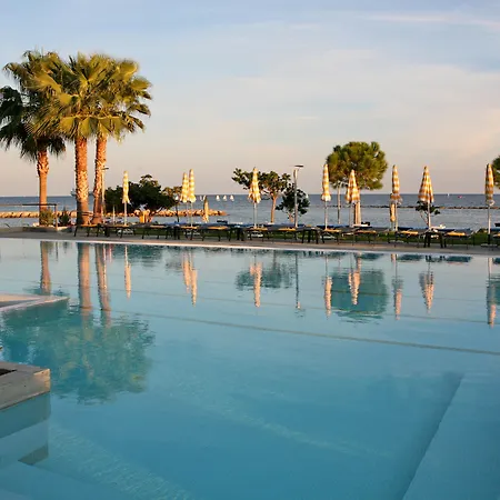 Crowne Plaza By Ihg Hotel 4*