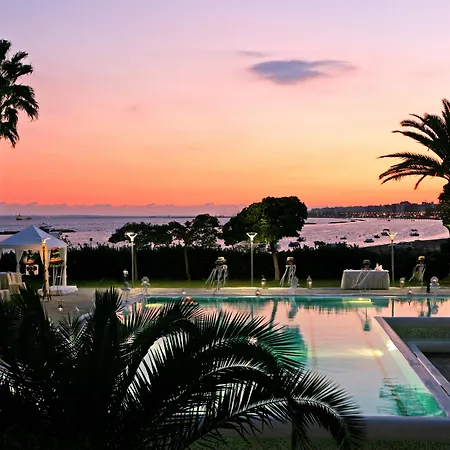 Crowne Plaza By Ihg Hotel 4*