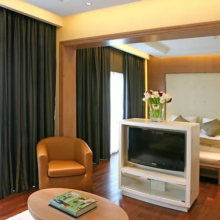 Crowne Plaza Limassol, An Ihg 4*