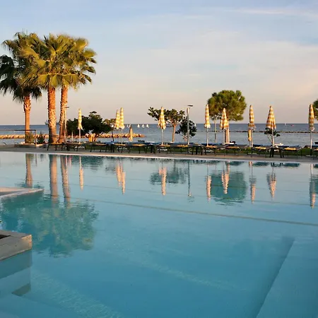 Crowne Plaza By Ihg Hotel 4*
