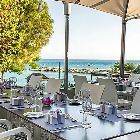 Crowne Plaza By Ihg Hotel 4*