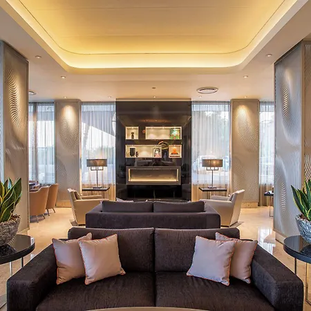 Crowne Plaza By Ihg