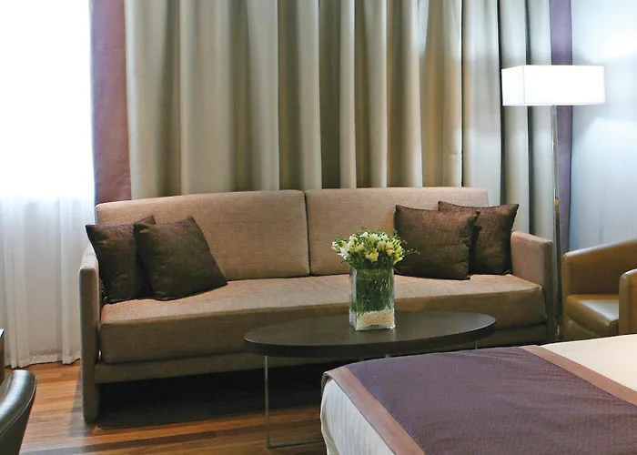 Crowne Plaza By Ihg 4*