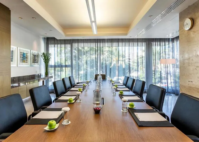 Crowne Plaza By Ihg 4*