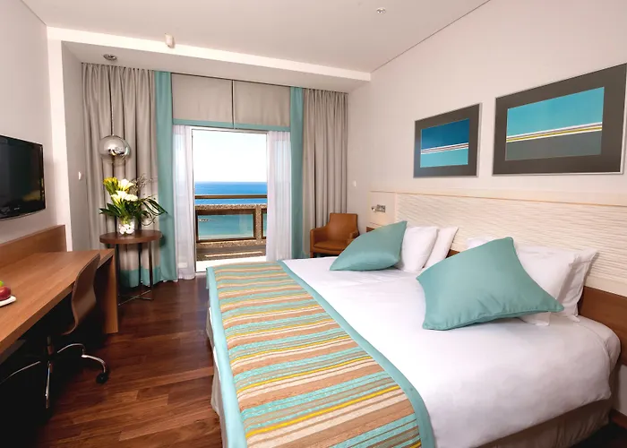 Crowne Plaza By Ihg 4*