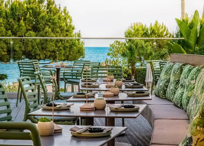 Crowne Plaza By Ihg 4*